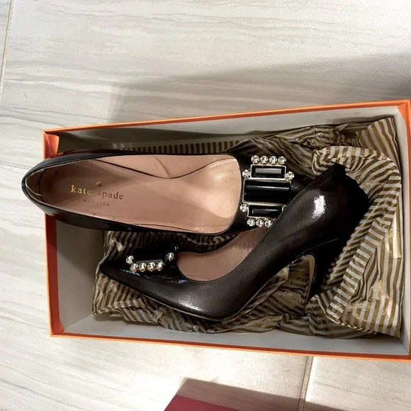 Kate Spade Laylee Pumps, Grey Patent Leather, 7.5 - Picture 3 of 5